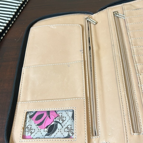Guess Passport & Credit Card Holder Zip Around Black Wallet - Picture 4 of 16